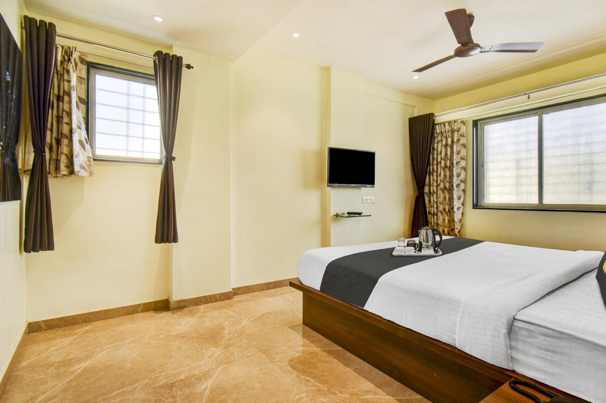Townhouse Oak Hotel Chaitanya Executive Near Fun Time Multiplex Pune Eksteriør bilde